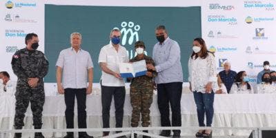 Presidente Abinader entrega 80 viviendas en Azua