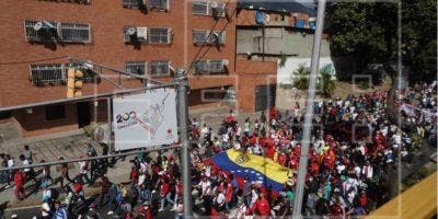 Chavismo se manifiesta en el bastión opositor de Caracas en réplica a Guaidó