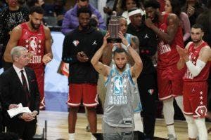 Curry le regala a Team LeBron su quinto All-Star con una lluvia de triples