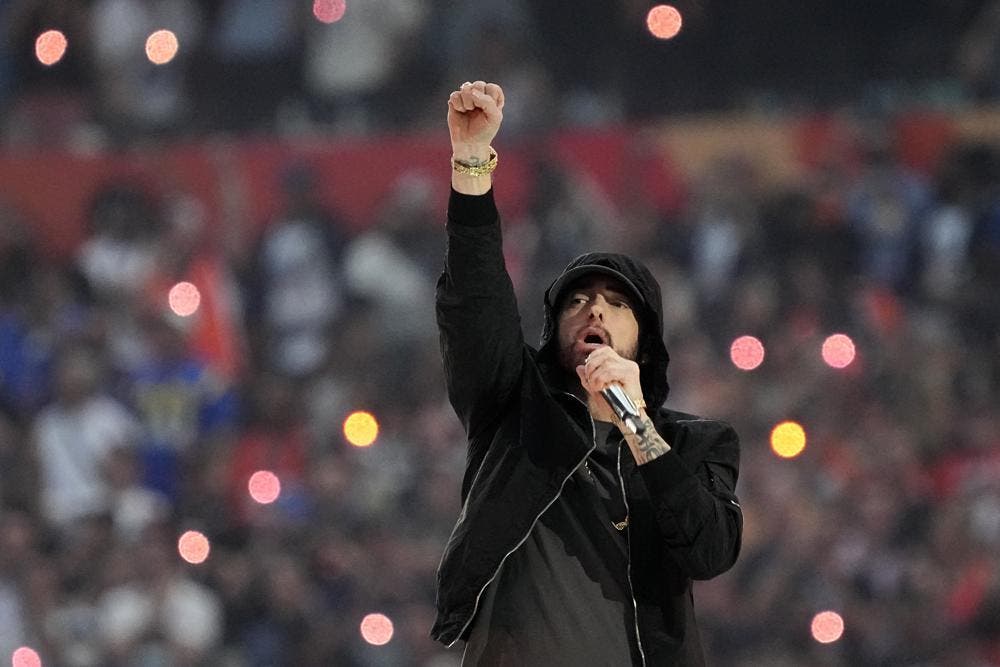 El controversial gesto con el que Eminem acaparó todas las miradas en el Super Bow