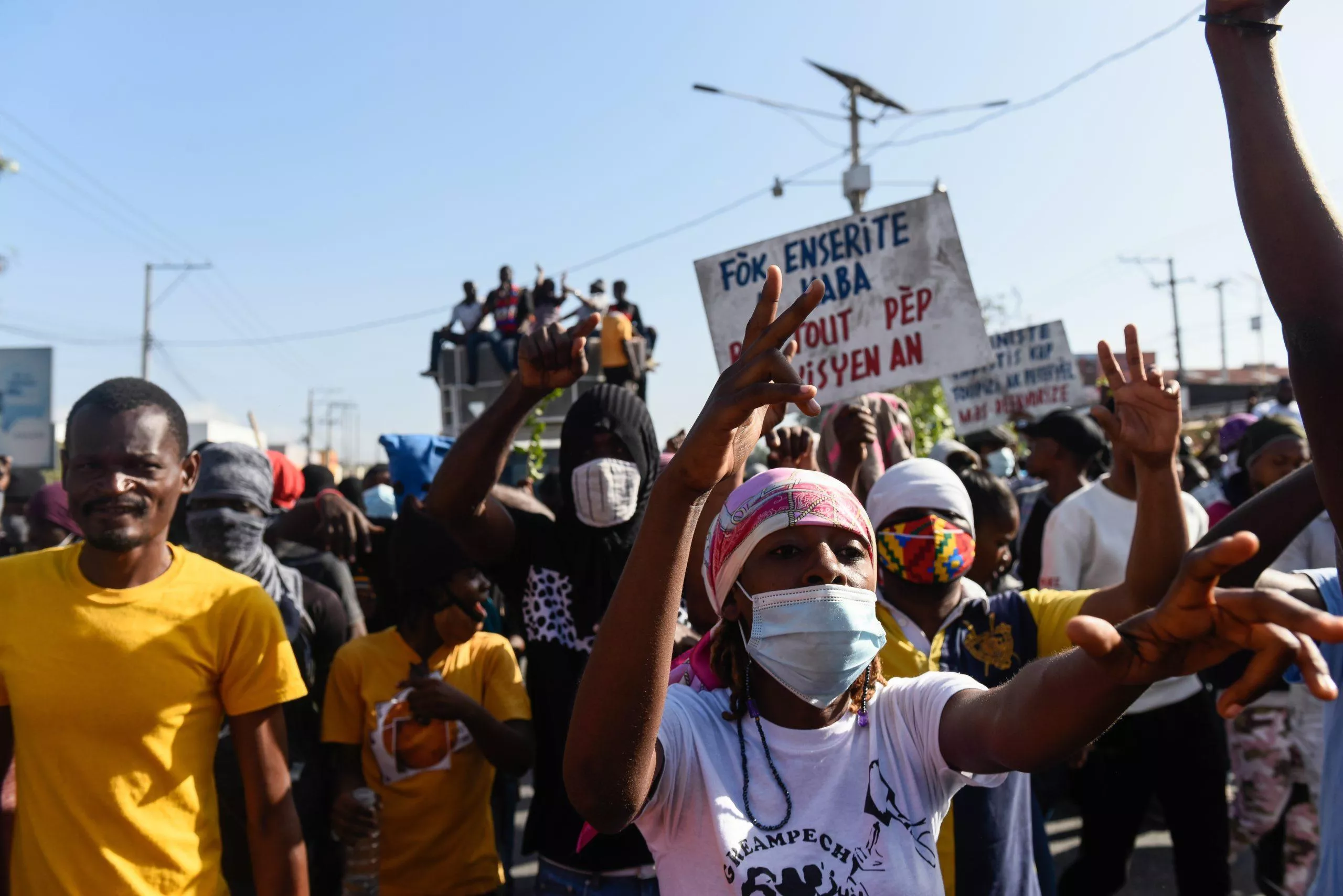 Miles de trabajadores haitianos vuelven a exigir aumento del salario mínimo