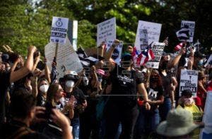 Miles de personas marchan de nuevo en San Juan para pedir mejoras laborales