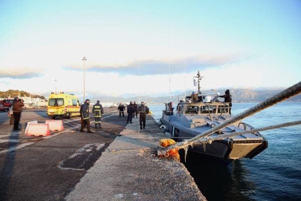 Interrumpen por hoy el rescate en el ferry incendiado en Grecia