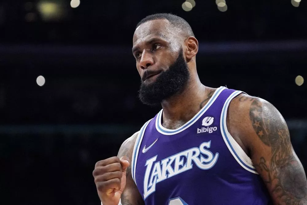 Lakers y Nets encuentran que llevar al Big 3 al campeonato no es tan fácil