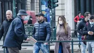 Italia pone fin desde hoy a las mascarillas en exteriores y abre discotecas