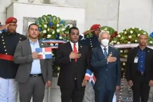 Consejo Nacional de Fronteras deposita ofrenda floral en el Altar de la Patria