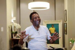 Pelé comparte su nueva imagen para tranquilizar a seguidores sobre su salud