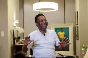 Pelé sufre una infección urinaria durante su hospitalización en Sao Paulo