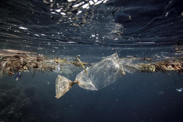 ¿Por qué urge nuevo tratado internacional sobre contaminación por plásticos? 