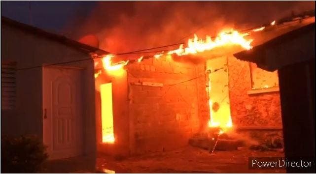 Hombre muere  tras incendiarse su vivienda en Villa Isabela