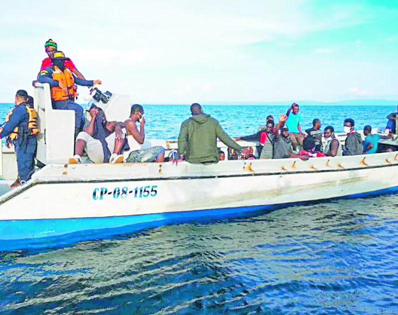 Guardia costera devuelve a RD 39 haitianos