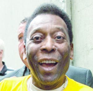 El rey Pelé es dado de alta tras varios días en un hospital