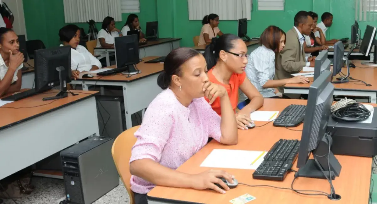 Ligia Amada Melo insta limitar el ingreso área docente