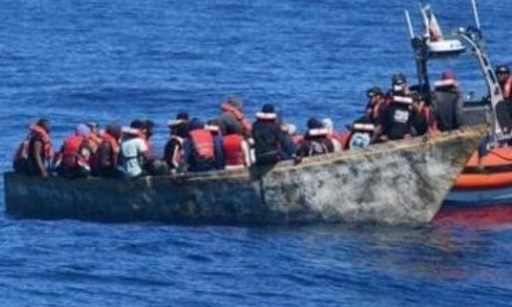 Interceptan una embarcación con 207 haitianos al sur de Islas Turcas y Caicos