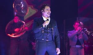 Alejandro Fernández  brilla con concierto en Punta Cana