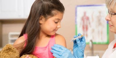Salud intensifica aplicación de vacunas contra VPH a niñas con entre 9 y 14 años