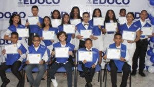 Edoco gradúa a jóvenes de Oratoria