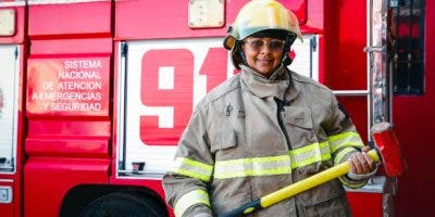 Mujeres que rompen estereotipos en el 911