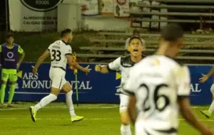 Gustavo Ascona marcó de cabeza el gol del empate en el Clásico Joven LDF