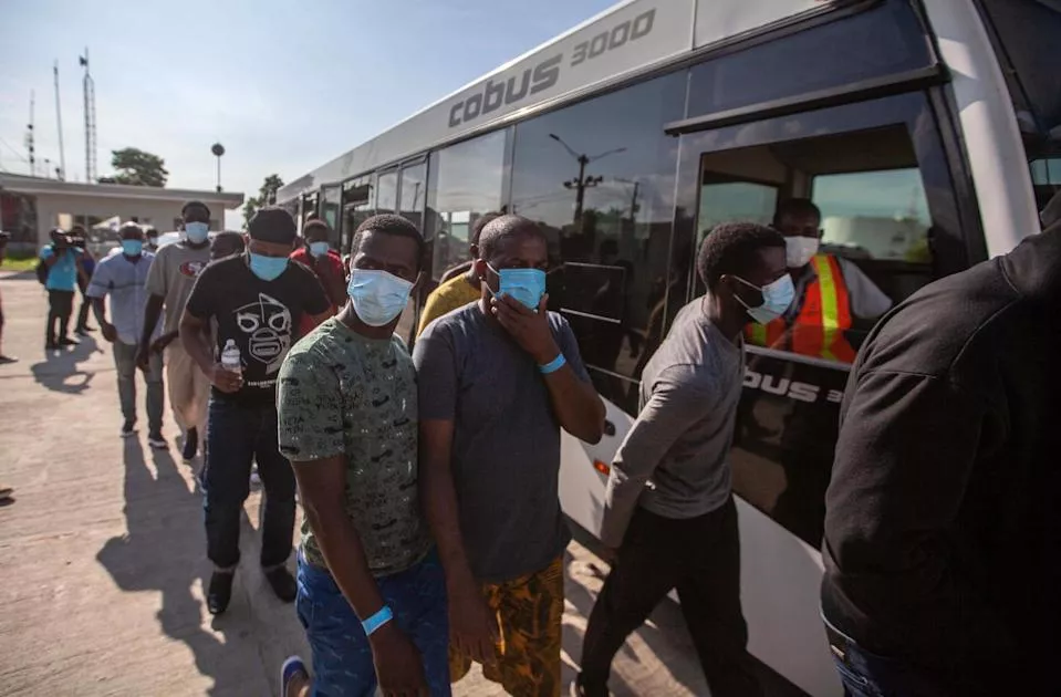 Denuncian deportación de más de 20 mil haitianos desde EE.UU en 2021