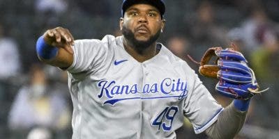 Hanser Alberto y tres relevistas RD  logran firmas 2022