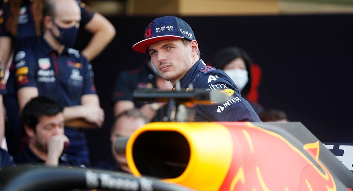 Max Verstappen doma a Leclerc en GP Arabia