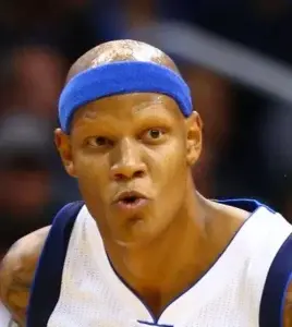 Charlie Villanueva “justifica”  pescozón al cómico