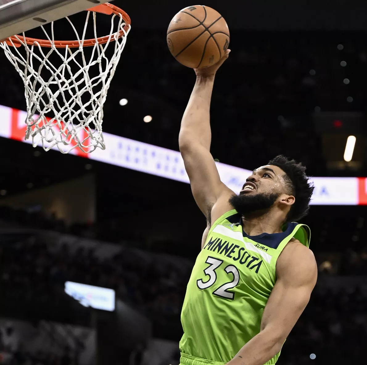 Karl-Anthony Towns irrumpe en tierra sagrada NBA