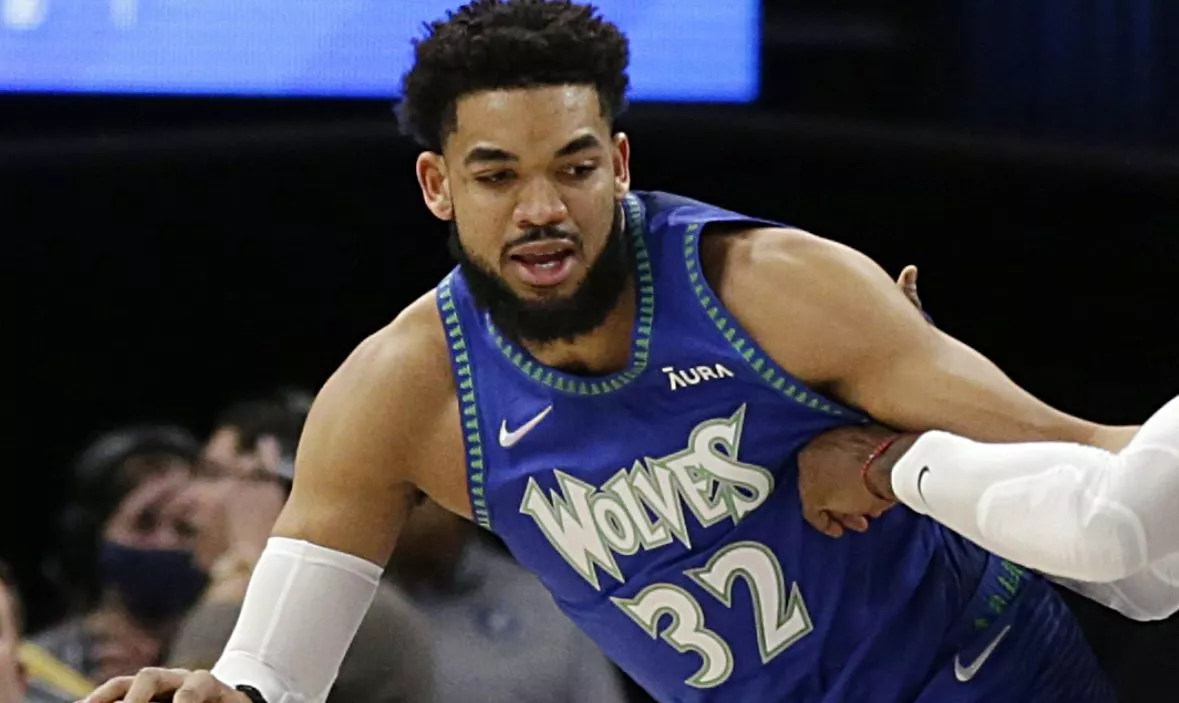 Karl-Anthony Towns libra batalla con tristes momentos