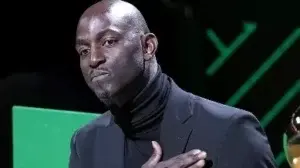 Los Celtics retiran  el número 5 de Garnett