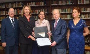 Soledad Álvarez recibe Premio Nacional de Literatura