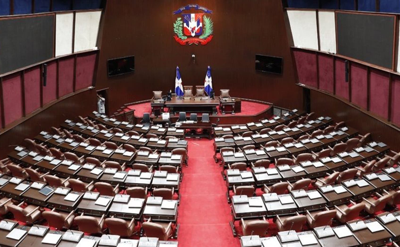 Diputados de oposición califican de ilegal aprobación de ley favorecería importación