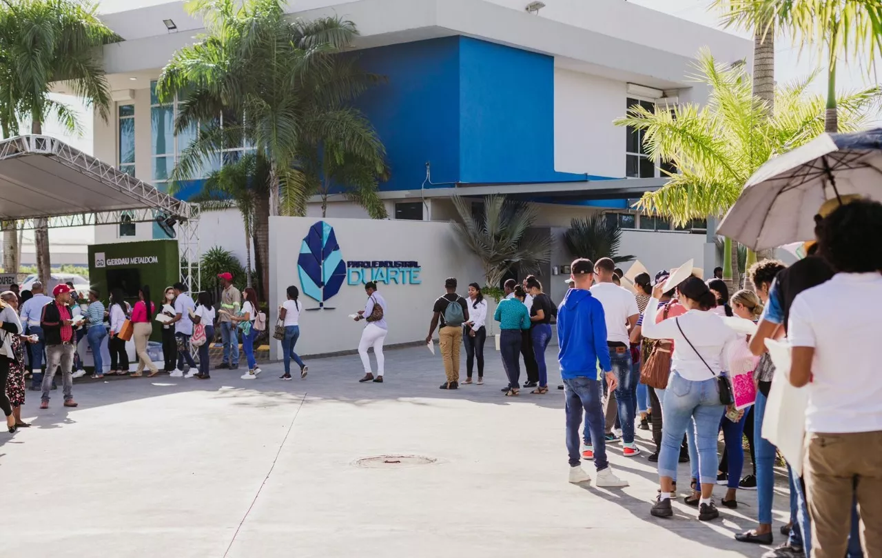 Parque Industrial Duarte recibe más de 3 mil aspirantes en Feria de Empleo