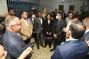 Comisión de diputados visita cárcel improvisada en destacamento Bella Colina