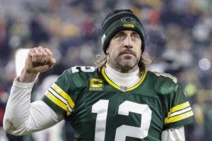 El pasador Aaron Rodgers firma por cuatro años más con los Packers