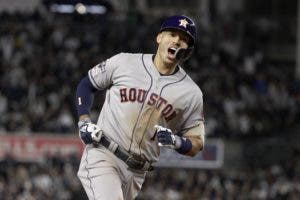 Carlos Correa se presenta con sus compañeros de los Mellizos