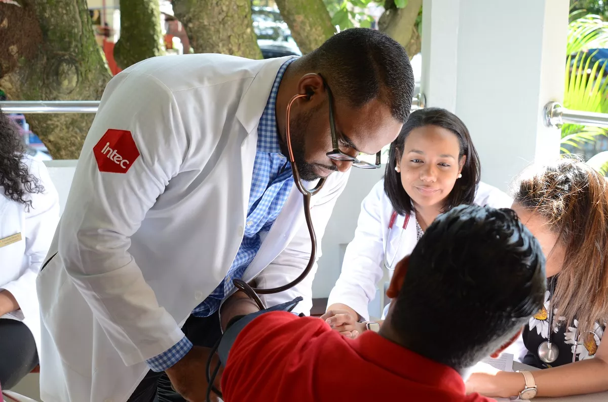 Carrera de Medicina del INTEC obtiene calificación de excelencia