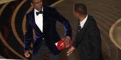 Academia: Will Smith se negó  marcharse tras bofetada Chris Rock