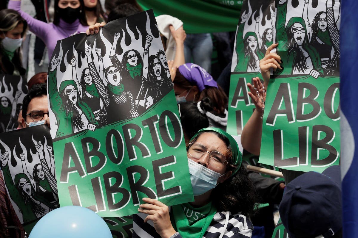 Jóvenes de 16 a 18 años no necesitarán permiso de padres para abortar en España