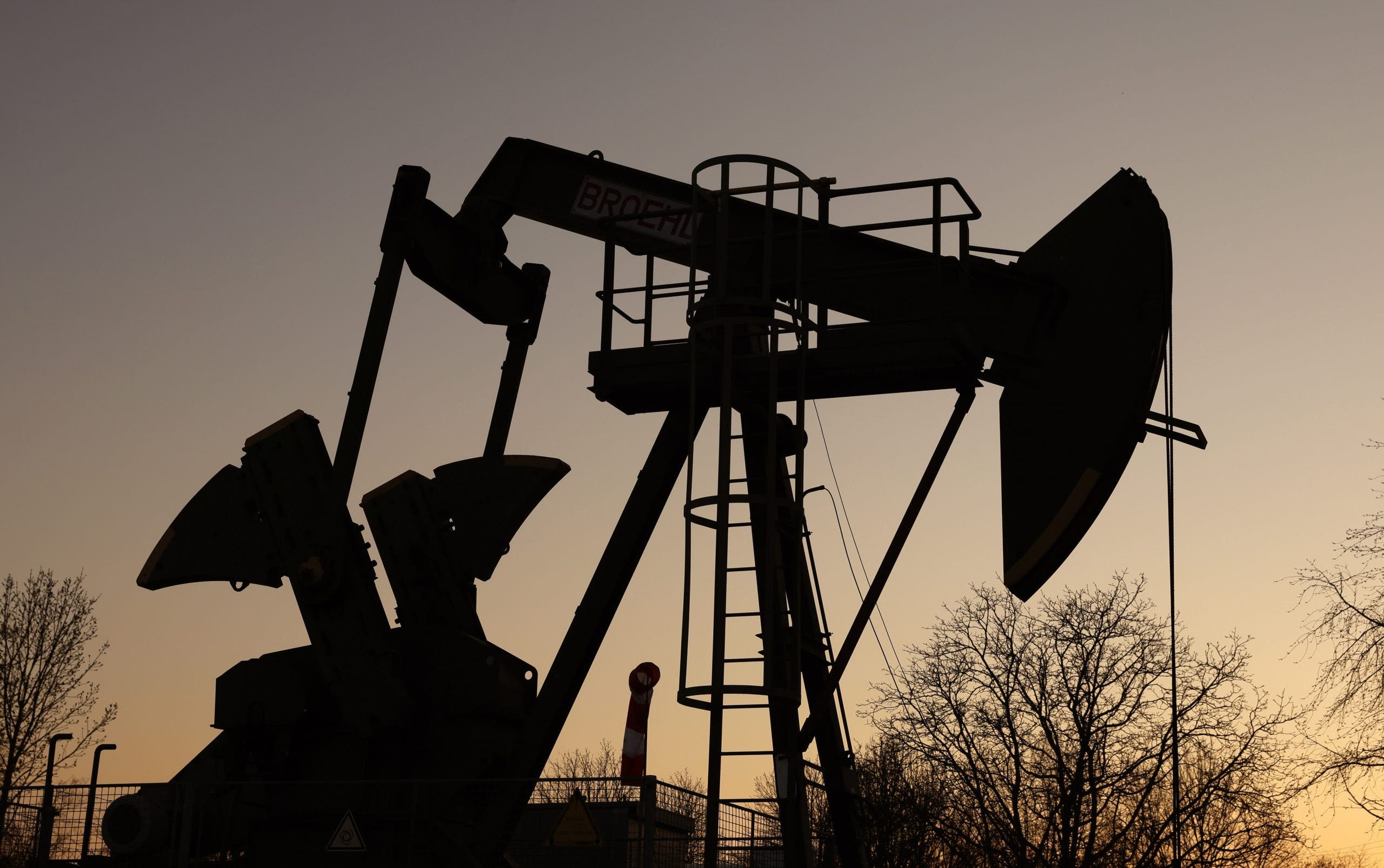 El petróleo de Texas abre con una bajada del 2,56 % hasta 76,16 dólares