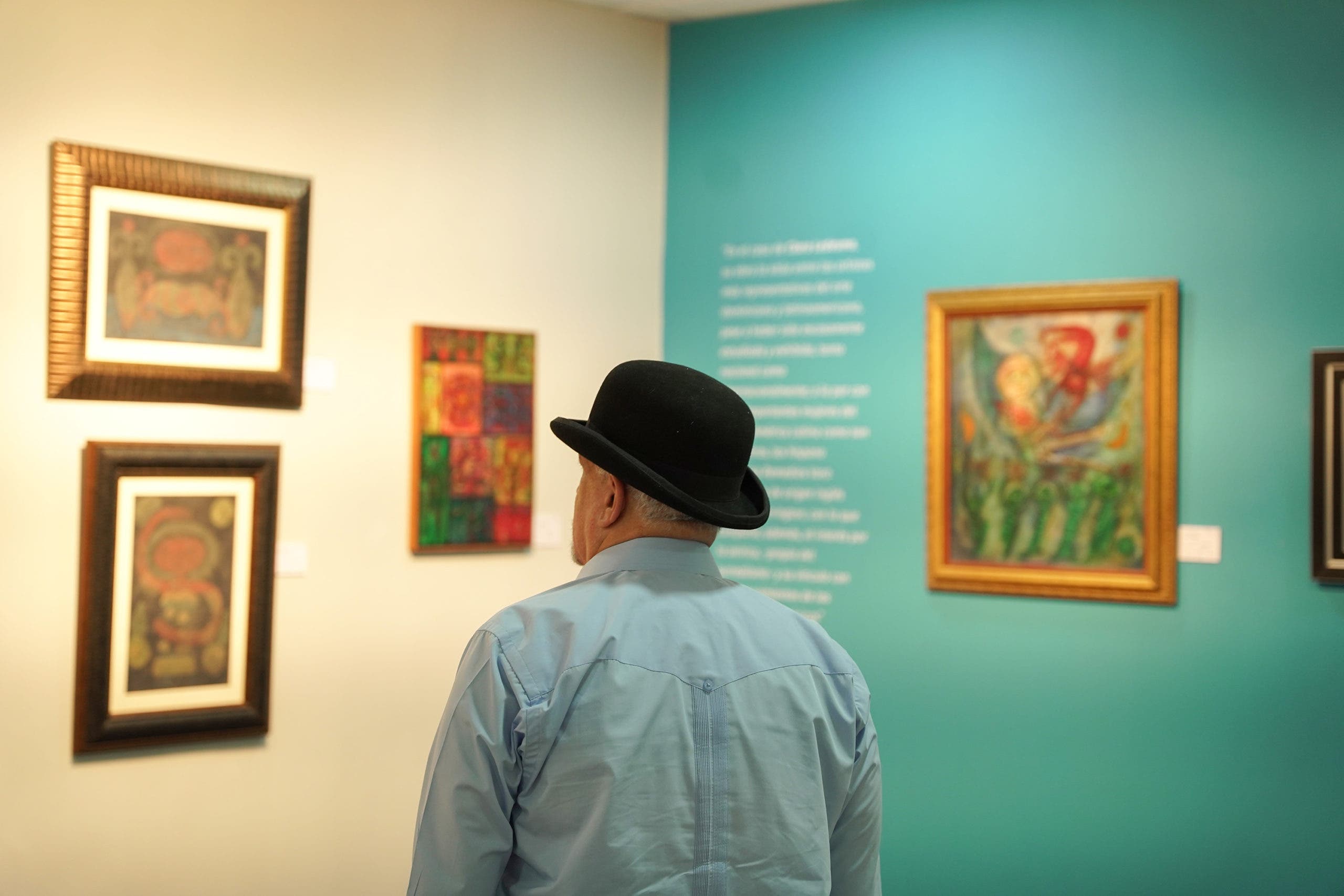 Cultura inaugura exposición de obras de Clara Ledesma en la Galería Ramón Oviedo