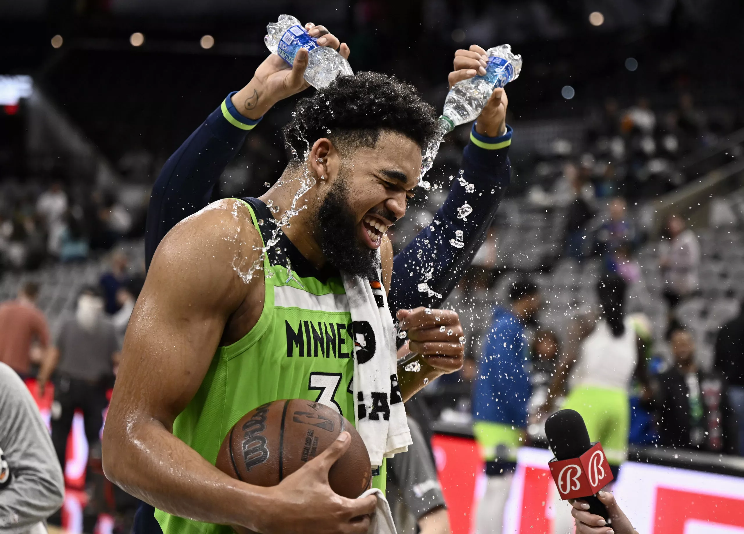 Karl-Anthony Towns brilla con 60 puntos, 32 solo en un cuarto