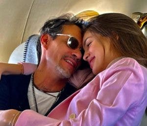 Marc Anthony y Nadia Ferreira muestran su amor en las redes sociales