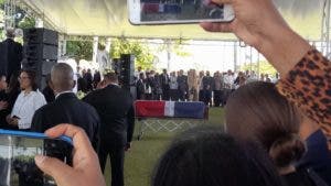 Presidente Abinader encabeza guardia de honor ante féretro de doña Rosa