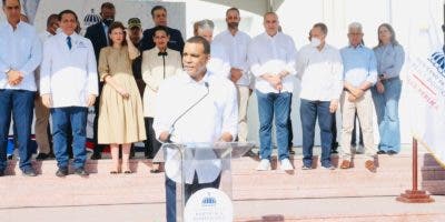 Senador Gómez dice se benefician más de 3 mil personas en feria de la salud, en Moca