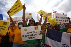 Coalición realiza vigilia frente al Congreso y entrega propuesta de ley