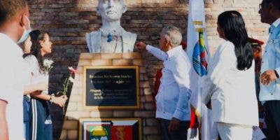 Alcalde Manuel Jiménez inaugura plaza Francisco del Rosario Sánchez