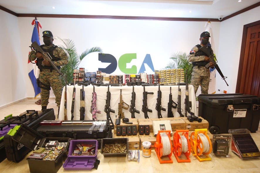 Aduanas detecta cargamento millonario de armas de guerra, municiones y explosivos en puerto de Haina