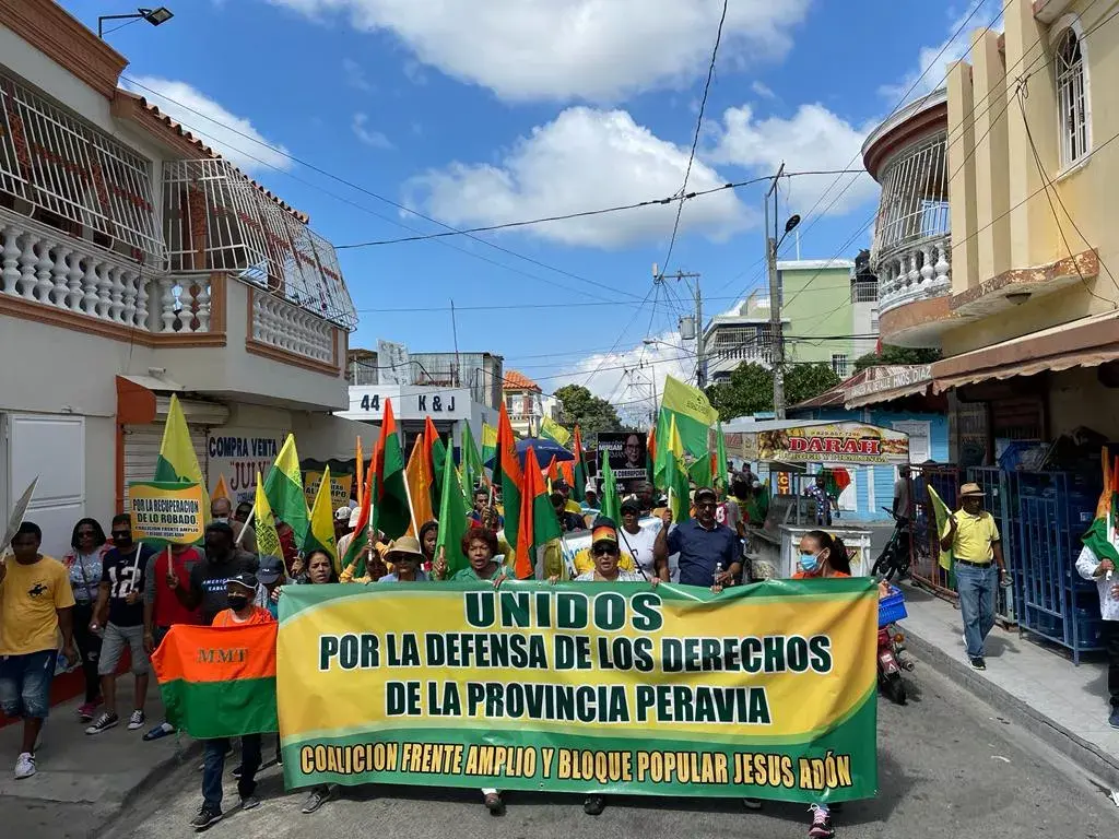 Organizaciones marchan en Peravia exigiendo promesas de Abinader