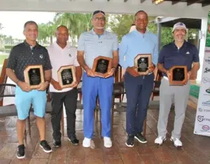 La Liga Hispaniola rinde homenaje al pasado presidente de Fedogolf y miembro del COD